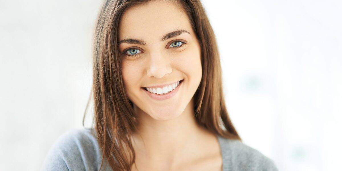 HOW-PORCELAIN-VENEERS-CAN-TRANSFORM-YOUR-SMILE Smile With Porcelain Veneers