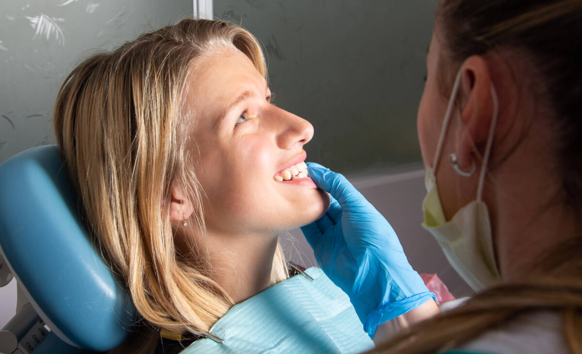 dentist checking teeth before providing Comprehensive Tooth Filling Services