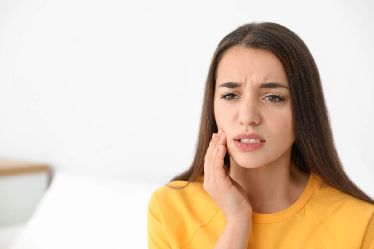 woman with a painful wisdom tooth needing Oral Surgery Near Decatur GA