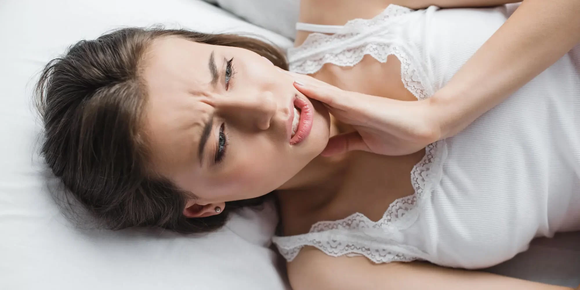 woman in pain needing Affordable Dental-Pain-Relief-in-Decatur-GA